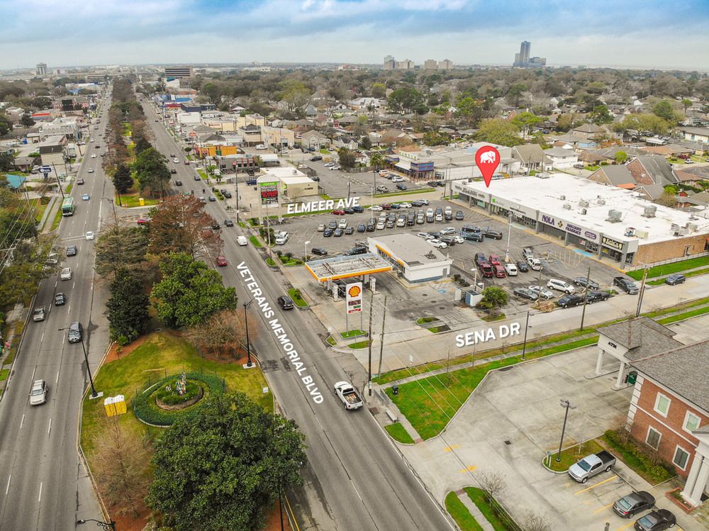 ±10,025 SF Endcap Suite in Sena Mall Shopping Center: 1111 Veterans Memorial Blvd, Metairie, LA 70005